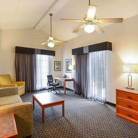 Quality Inn & Suites North Charleston - Ashley Phosphate Bagian luar foto