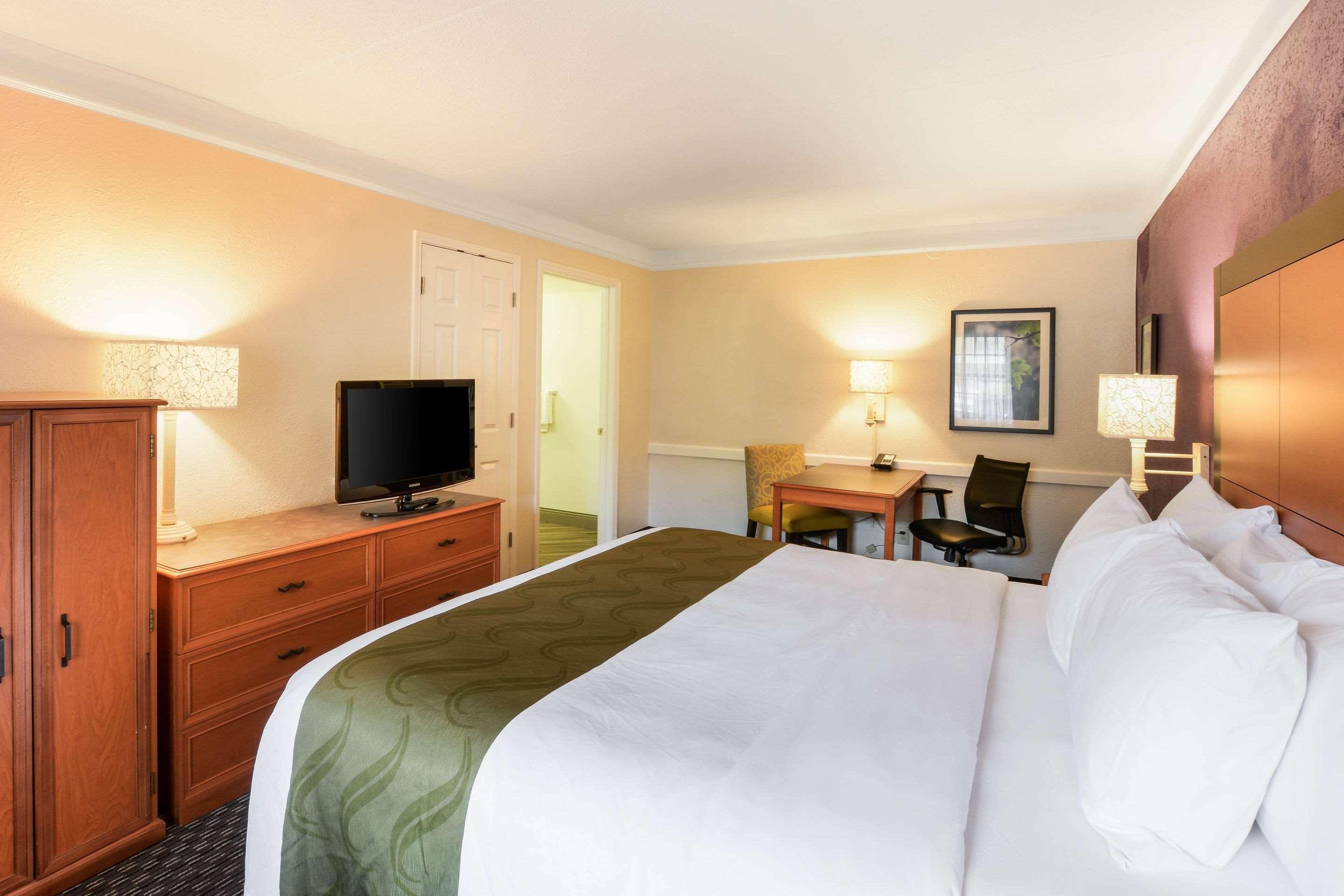 Quality Inn & Suites North Charleston - Ashley Phosphate Bagian luar foto