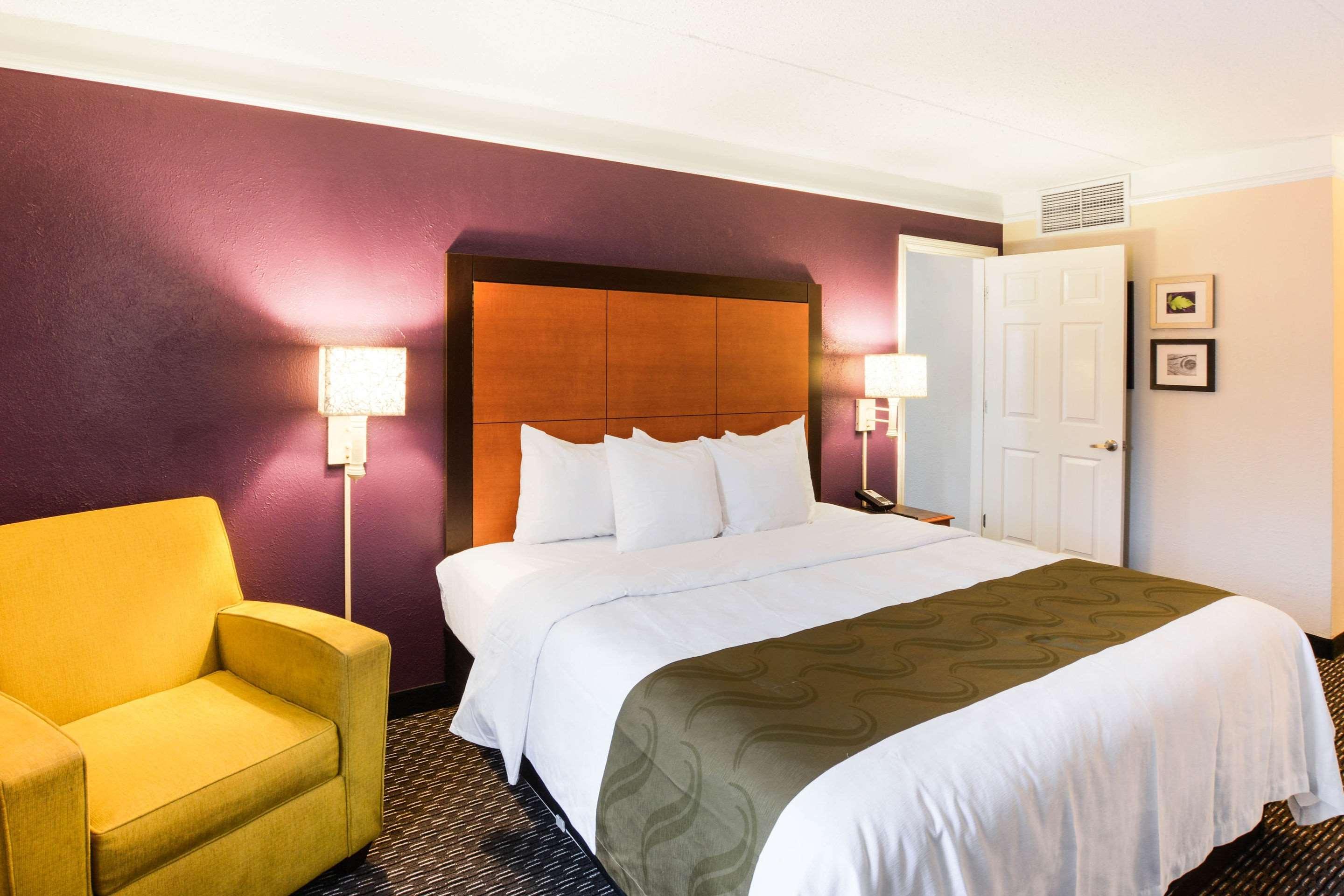 Quality Inn & Suites North Charleston - Ashley Phosphate Bagian luar foto