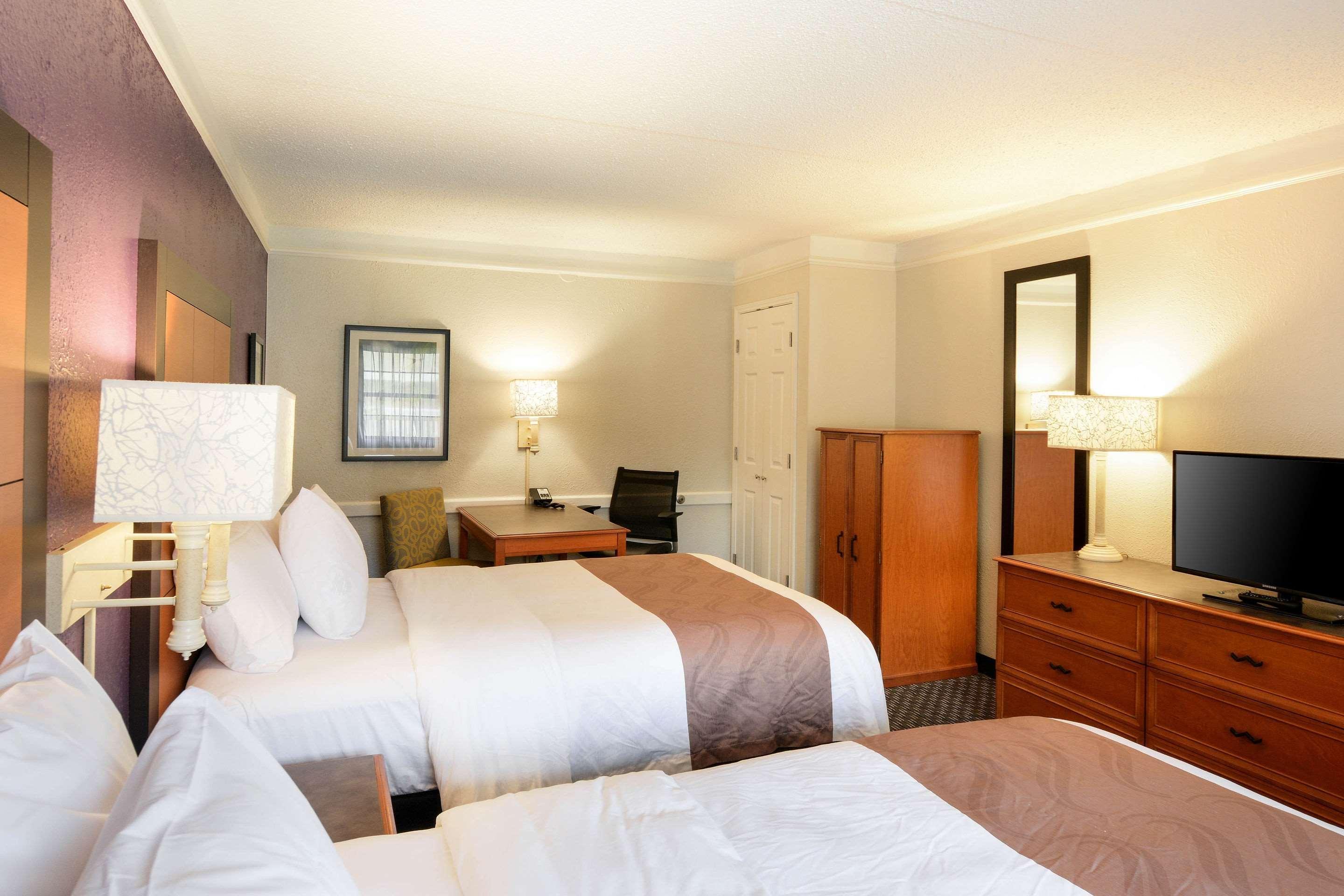 Quality Inn & Suites North Charleston - Ashley Phosphate Bagian luar foto
