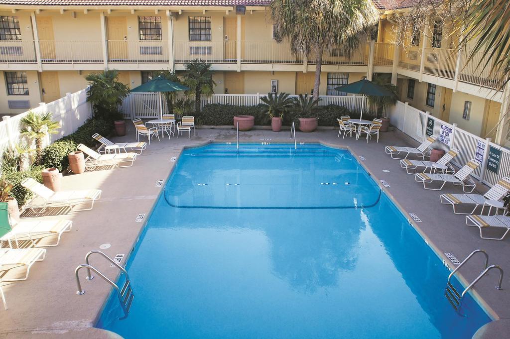 Quality Inn & Suites North Charleston - Ashley Phosphate Bagian luar foto