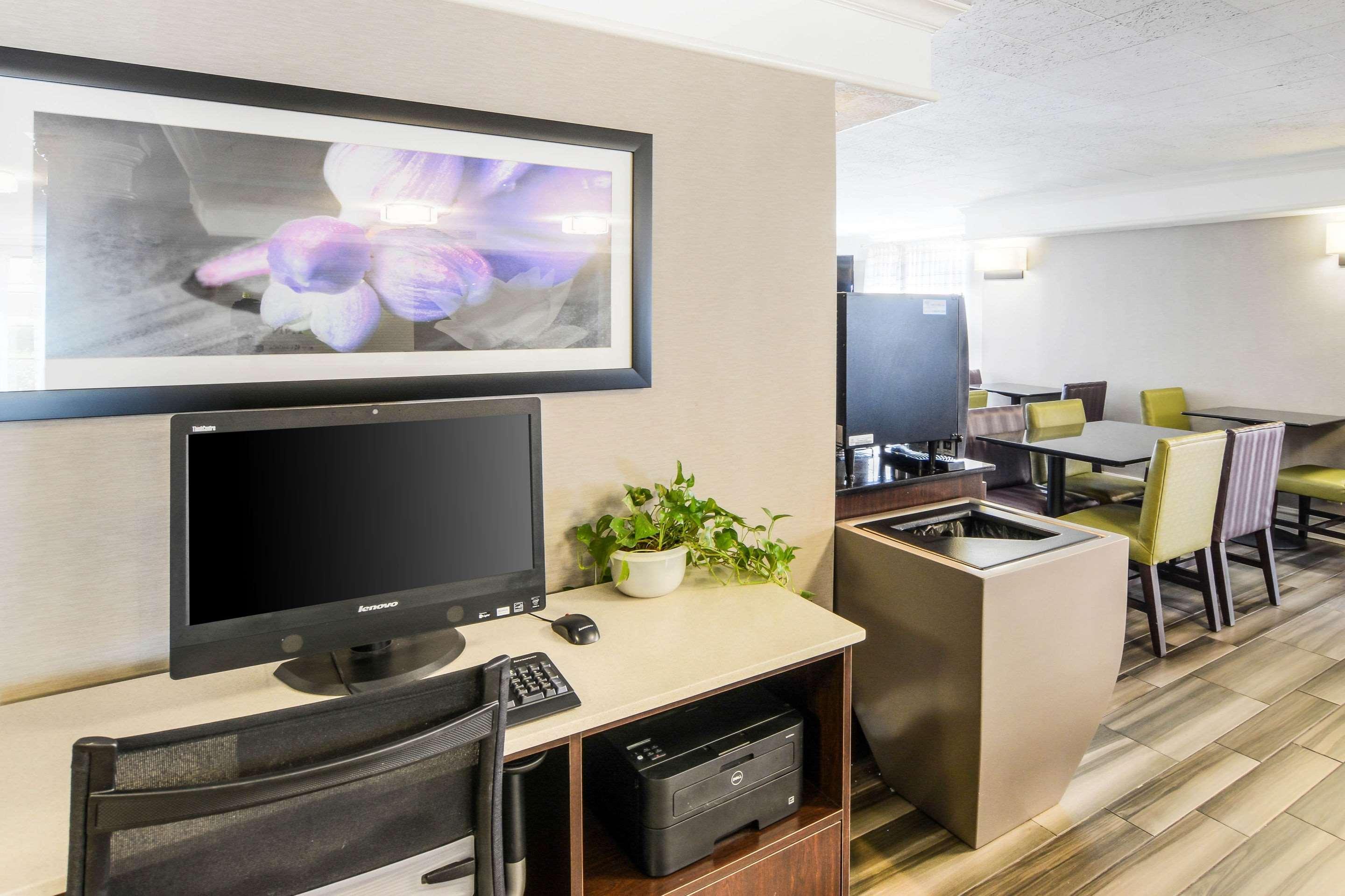 Quality Inn & Suites North Charleston - Ashley Phosphate Bagian luar foto