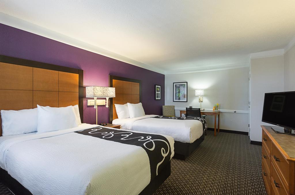 Quality Inn & Suites North Charleston - Ashley Phosphate Bagian luar foto