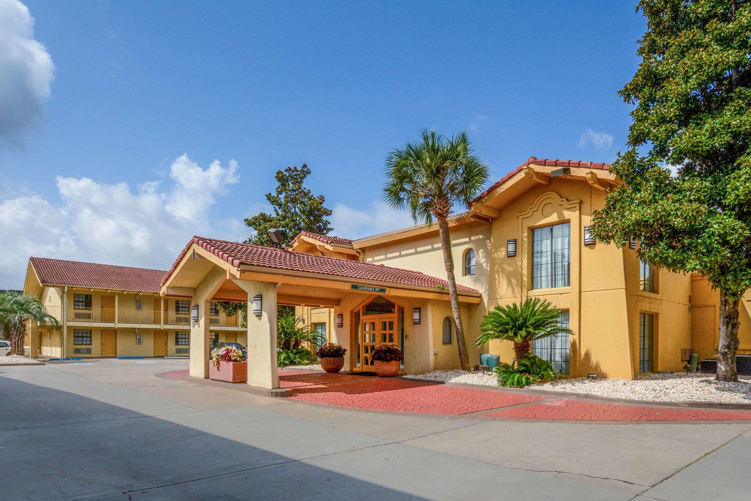 Quality Inn & Suites North Charleston - Ashley Phosphate Bagian luar foto
