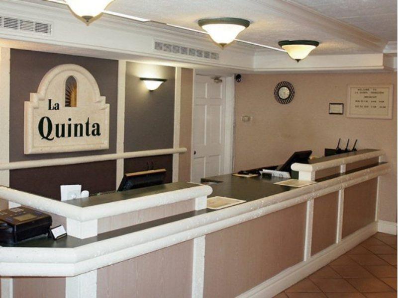 Quality Inn & Suites North Charleston - Ashley Phosphate Bagian luar foto