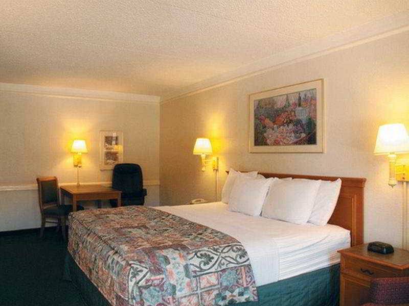 Quality Inn & Suites North Charleston - Ashley Phosphate Ruang foto