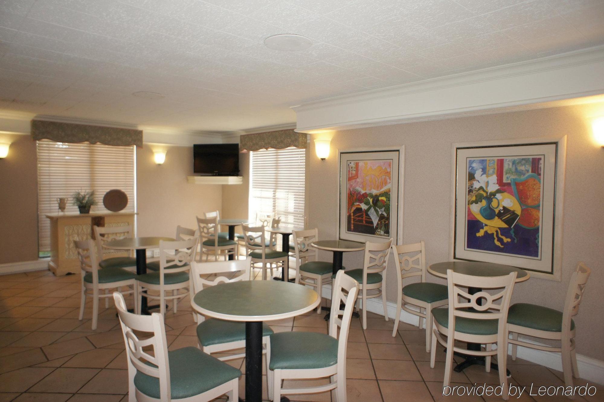 Quality Inn & Suites North Charleston - Ashley Phosphate Bagian luar foto