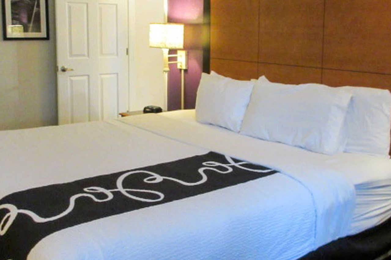 Quality Inn & Suites North Charleston - Ashley Phosphate Bagian luar foto