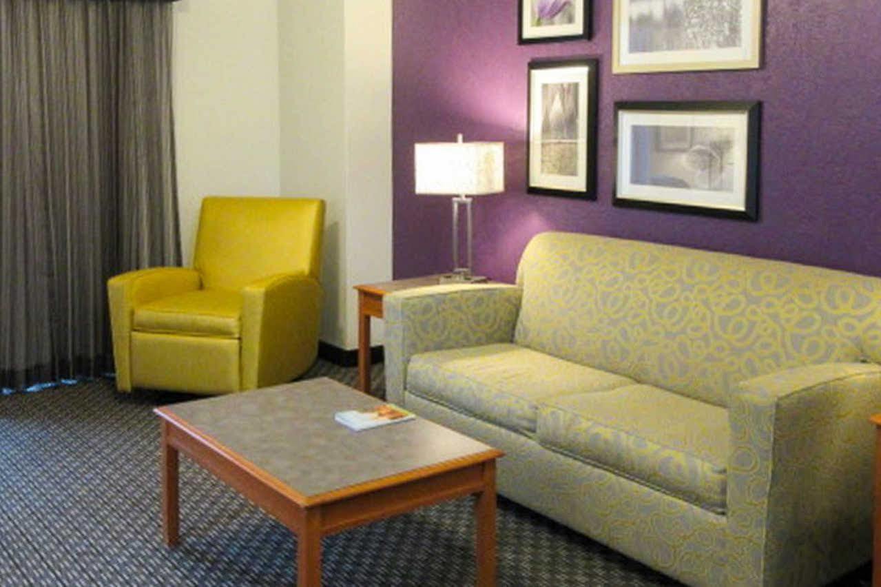 Quality Inn & Suites North Charleston - Ashley Phosphate Bagian luar foto