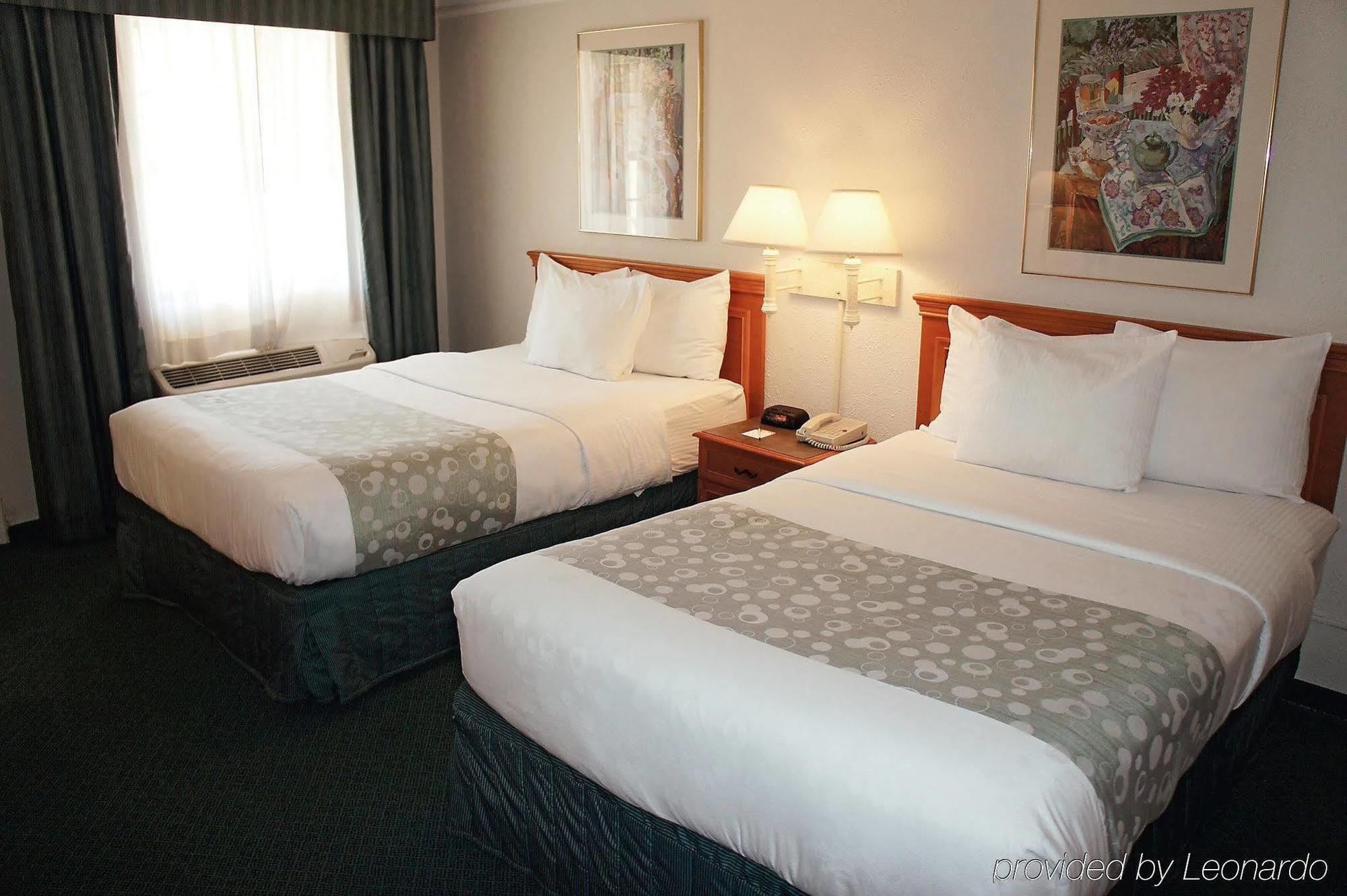 Quality Inn & Suites North Charleston - Ashley Phosphate Bagian luar foto