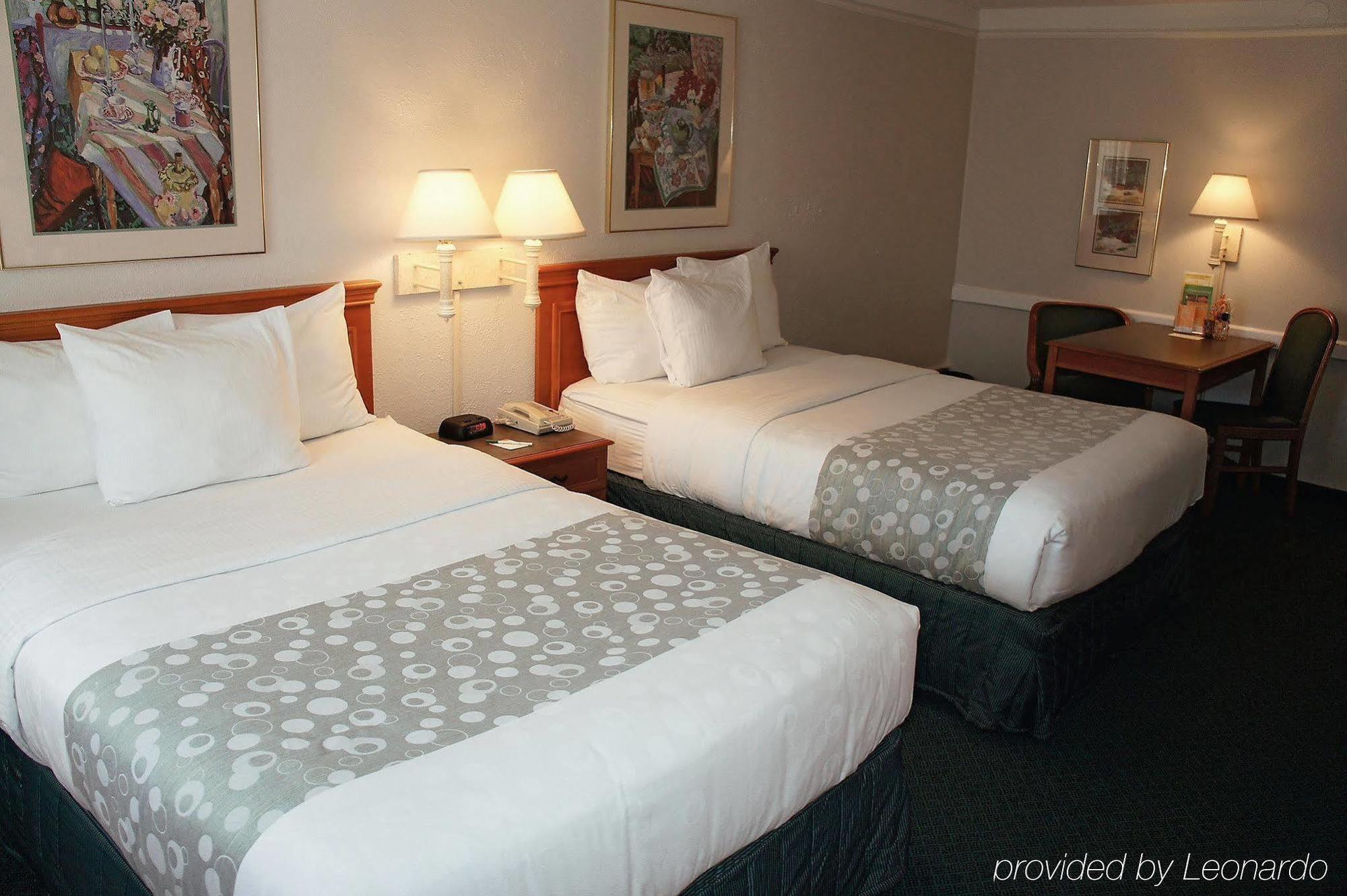 Quality Inn & Suites North Charleston - Ashley Phosphate Bagian luar foto