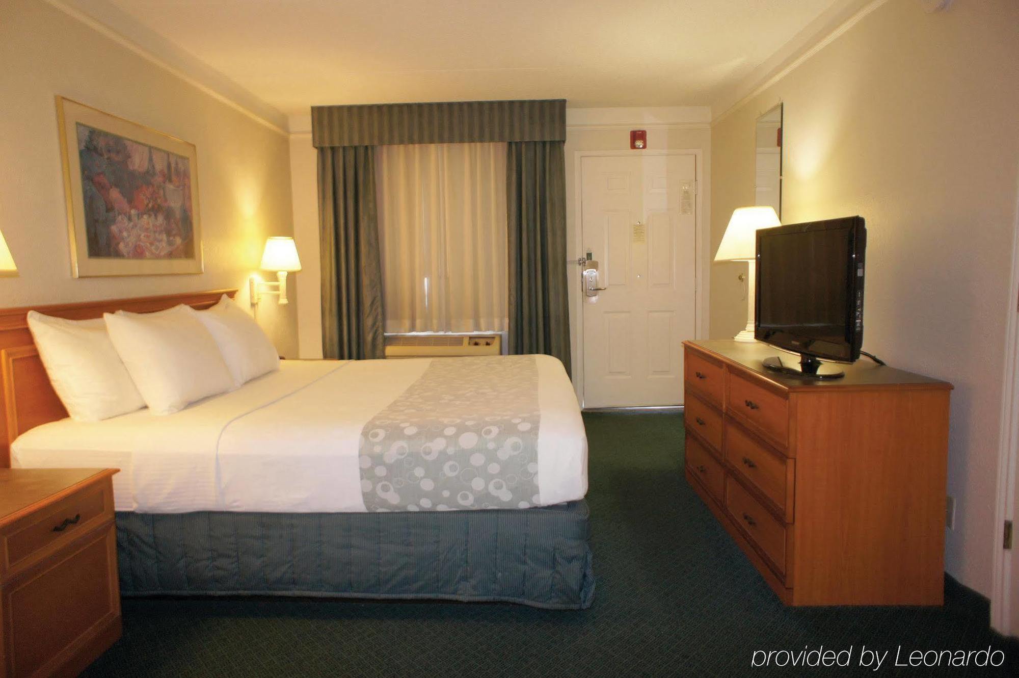 Quality Inn & Suites North Charleston - Ashley Phosphate Bagian luar foto