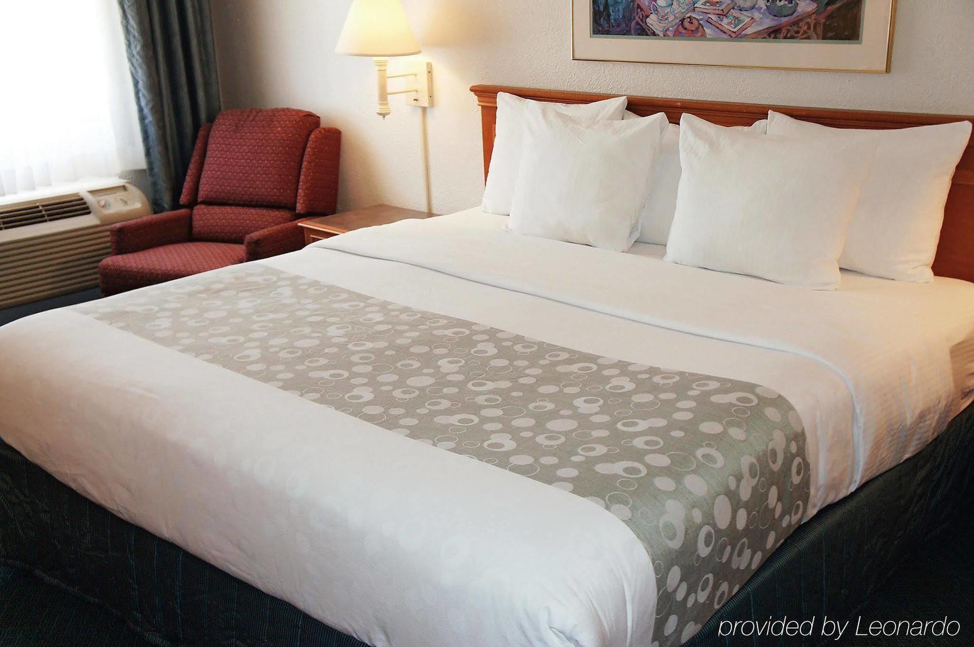 Quality Inn & Suites North Charleston - Ashley Phosphate Bagian luar foto