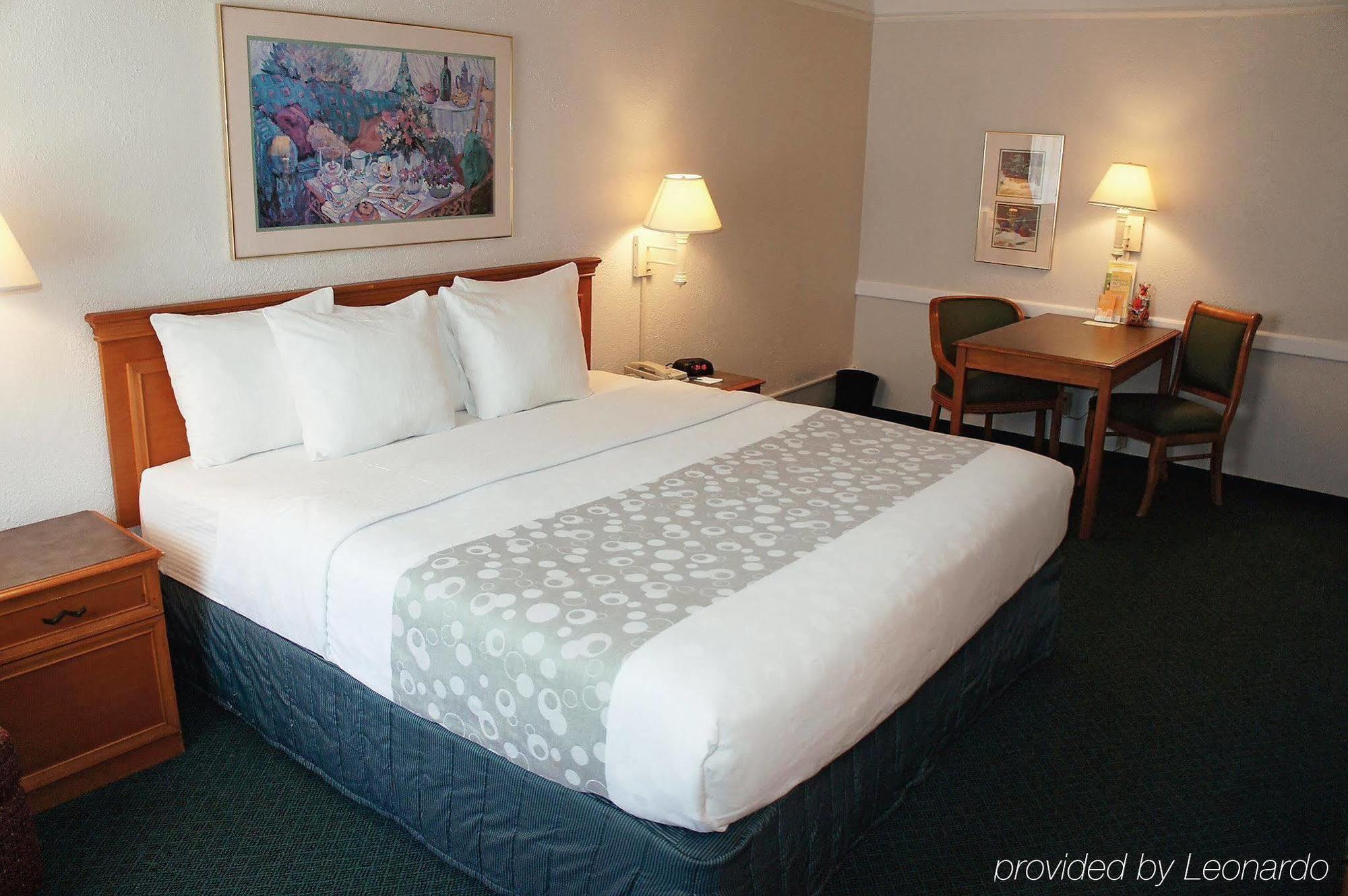 Quality Inn & Suites North Charleston - Ashley Phosphate Bagian luar foto